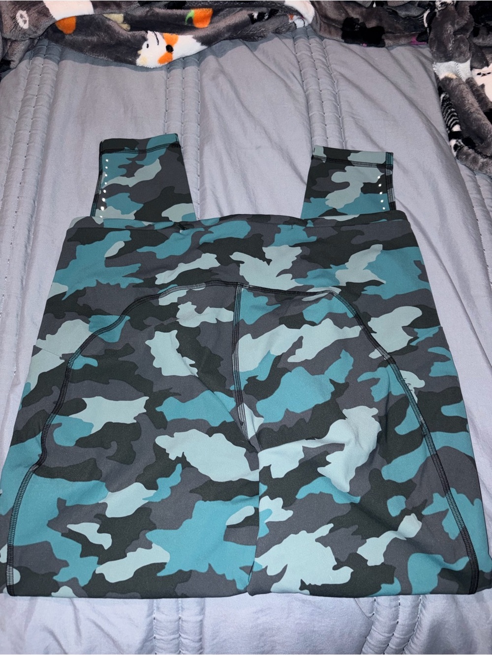 NWOT Lululemon size 14 camo leggings - Picture 2 of 5